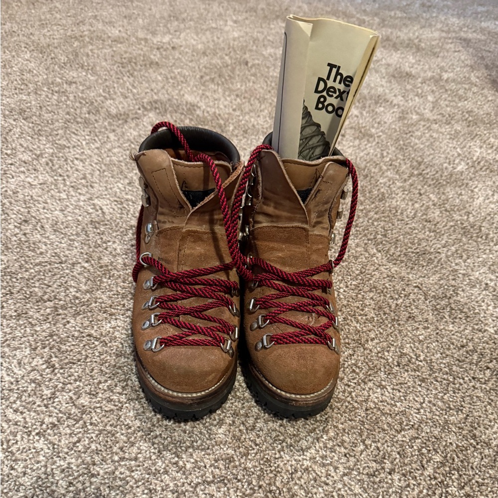 Dexter American made vintage made in Maine!!! Brown Hiking Boots with Red Laces